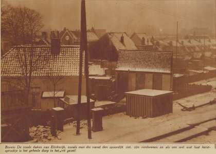 874199 Gezicht op de besneeuwde daken van woningen in de wijk Elinkwijk te Zuilen.